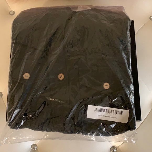 NWT JLUXLABEL Black Utility Romper - Picture 12 of 13